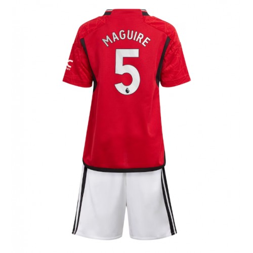 Otroški Nogometni dresi Manchester United Harry Maguire #5 Domači 2023-24 Kratek Rokav (+ Kratke hlače)